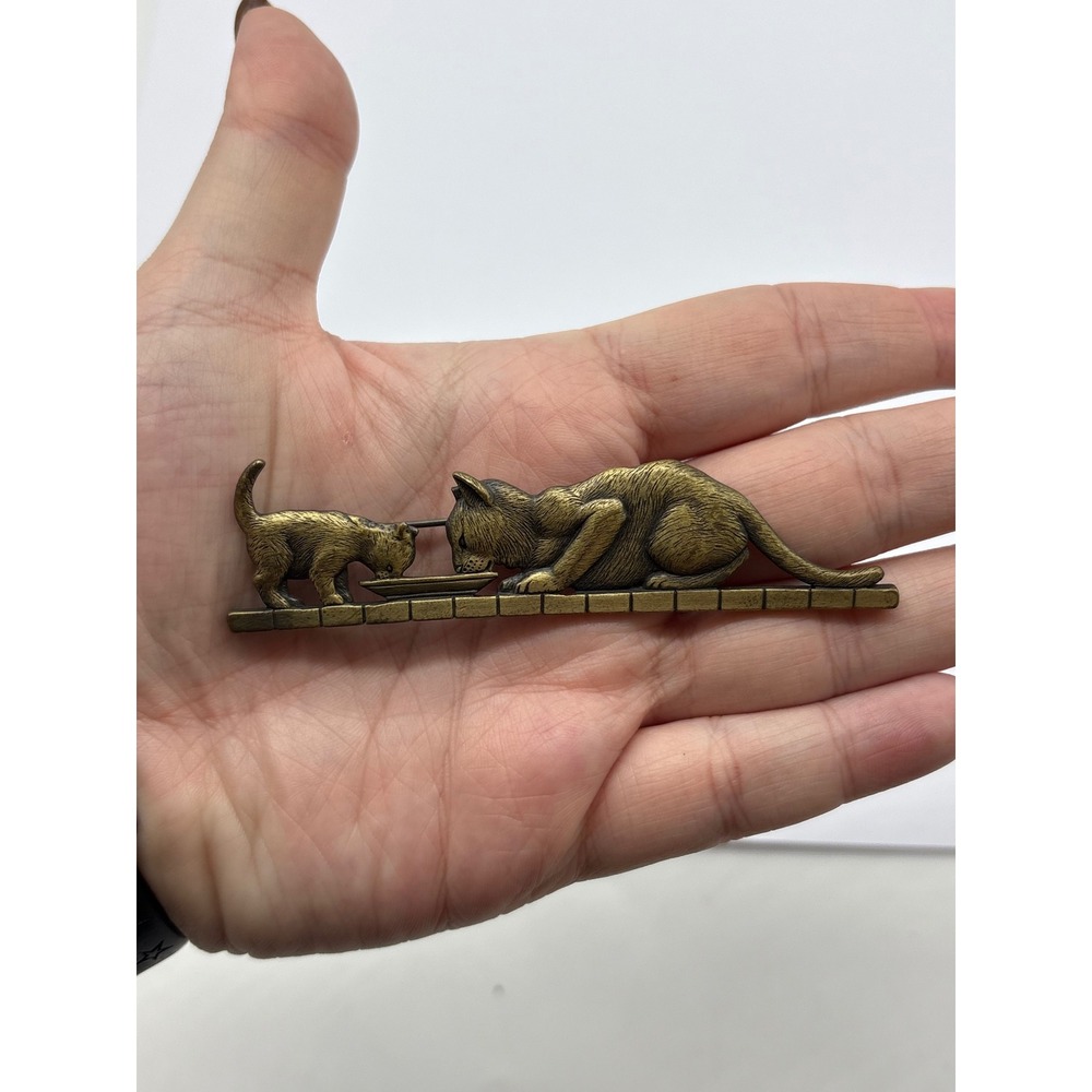 Vintage JJ Jonette Jewelry Goldtone Mother Cat and Kitten Drinking Milk Brooch